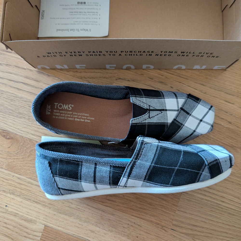 NIB TOMS Plaid Slip-On Shoes Size 7.5
